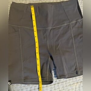 Oiselle Women's Black Athletic Shorts sz 8